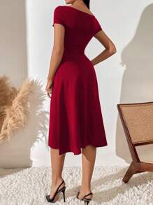 SHEIN Belle 胸部褶皺A字洋裝 - 紅色 - 查看 2