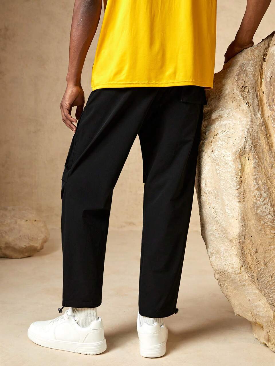 Men Flap Pocket Drawstring Hem Cargo Pants