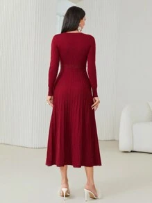 Modelyn 鏤空袖百褶下擺毛衣洋裝 - 酒紅色 - 查看 2
