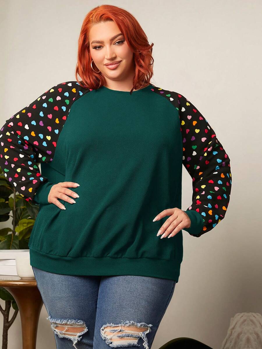 SHEIN CURVE+ 大碼愛心圖案插肩袖運動衫 - 墨綠色 - 查看 1