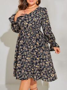 SHEIN VCAY 大碼碎花蕾絲邊喇叭袖洋裝 - 彩色 - 查看 4