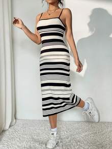 SHEIN EZwear 條紋圖案吊帶毛衣洋裝 - 黑與白 - 查看 5