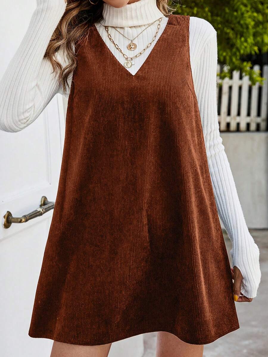 SHEIN Frenchy 素色燈芯絨背帶洋裝無毛衣 - 棕色 - 查看 1