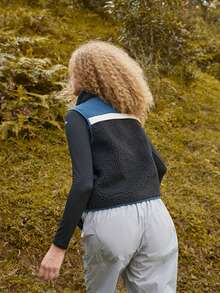 In My Nature Khối màu Đồ họa Chữ cái Tương phản ràng buộc Teddy Ngoài trời Áo vest - Màu xanh lam - Xem 2