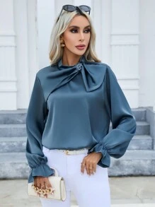 SHEIN Privé 前扭結荷葉袖緞面襯衫 - 藍色 - 查看 3