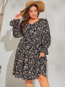 SHEIN VCAY 大碼碎花蕾絲邊喇叭袖洋裝 - 彩色 - 查看 3