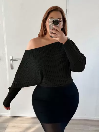 SHEIN SXY Camiseta de manga de murciélago con cuello asimétrico y talla grande, sexy para club, día de San Valentín, cumpleaños