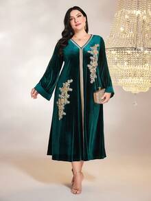 Al Najma Plus Floral Appliques Contrast Trimmed Velvet Dress - Dark Green - View 3