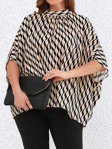 SHEIN LUNE 大碼幾何印花蝙蝠袖小高領襯衫 - 彩色 - 查看 4