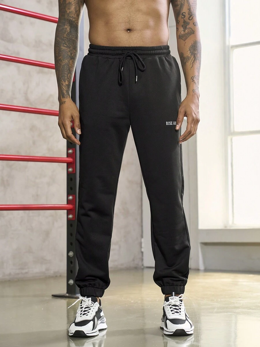 Manfinity Sport Corelite 男士字母图案抽绳腰运动裤 男士叠穿运动裤黑色运动裤 Mengym 运动裤叠穿运动裤 男士运动裤 - 黑色 - 查看 1