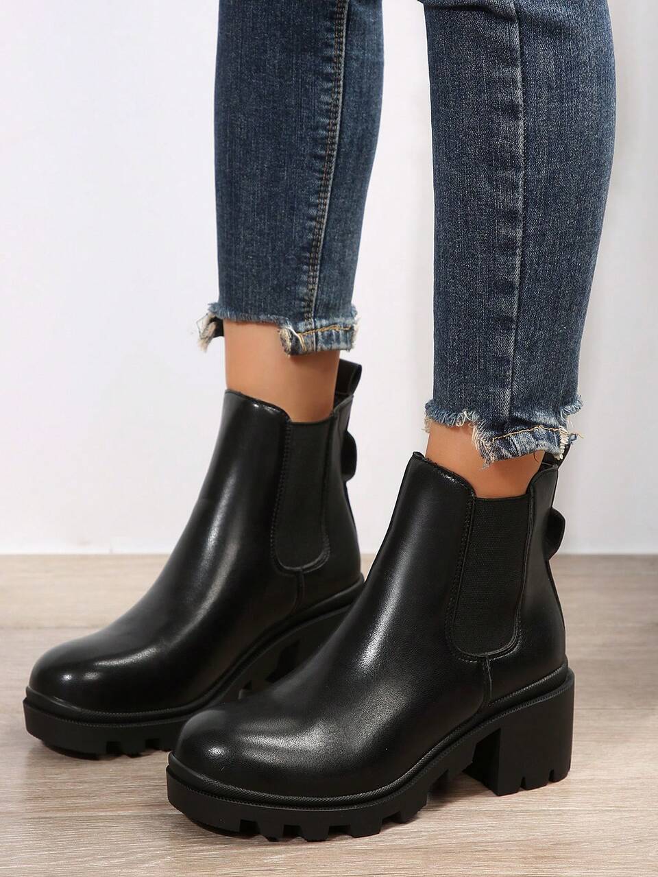 Fall/Winter 2025 1 Pair Women's Black Chunky Heel Slip-On Boots, Fashionable For Daily Wear , Go With Black Skirt Valentines,Platform Heels For Women