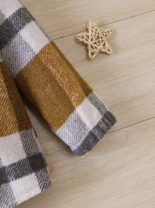 SHEIN Young Girl Plaid Print Flap Pocket Hooded Overcoat Without Tee