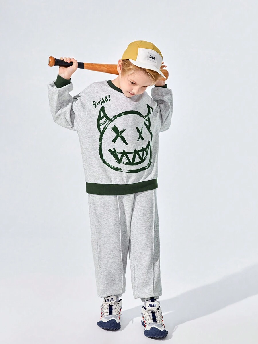 SHEIN Bộ 2 món cho bé trai tuổi teen, áo nỉ cổ tròn in họa tiết và quần nỉ màu trơn, chất liệu dày dặn. - Xám - Xem 1