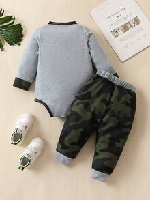 SHEIN Baby Boy Contrast Binding Bodysuit & Camo Print Sweatpants - Light Grey - View 2