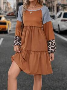 EMERY ROSE In hoa Báo Tay Raglan Xù Hoa Sen Váy Smock - Rỉ Nâu - Xem 4