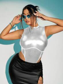 SHEIN ICON 大碼小高領金屬質感背心連體衣 - 白色 - 查看 2