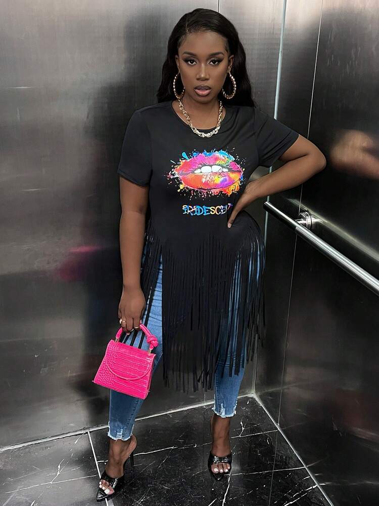 Slaydiva Hơn Đồ họa hình môi và chữ cái Fringe Hem Áo thun - màu đen - Xem 5