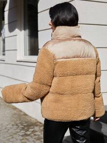 EURMUSE 雙色拉鏈開襟絨毛麵包服 - 米色 - 查看 2