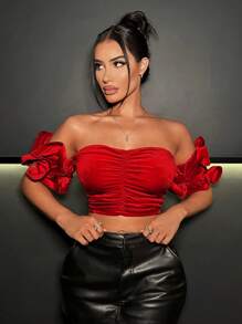 SHEIN SXY Top de hombros descubiertos fruncido ribete con fruncido ribete con fruncido fruncido crop de terciopelo - Rojo - Ver 1