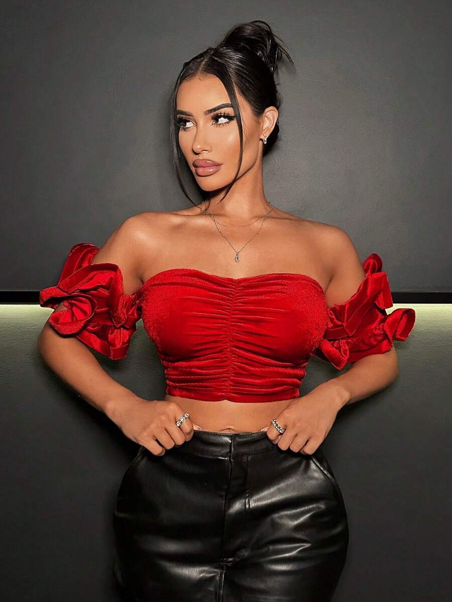 SHEIN SXY Top de hombros descubiertos fruncido ribete con fruncido ribete con fruncido fruncido crop de terciopelo - Rojo - Ver 1