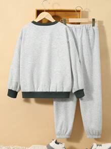 SHEIN Bộ 2 món cho bé trai tuổi teen, áo nỉ cổ tròn in họa tiết và quần nỉ màu trơn, chất liệu dày dặn. - Xám - Xem 4