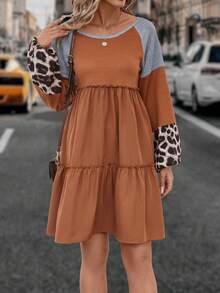 EMERY ROSE In hoa Báo Tay Raglan Xù Hoa Sen Váy Smock - Rỉ Nâu - Xem 3