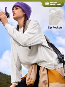 In My Nature 字母貼布落肩袖下擺開叉戶外T恤 - 白色 - 查看 1