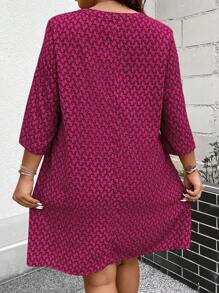 SHEIN LUNE 大碼碎花捲邊袖直筒洋裝 - 玫紅色 - 查看 2