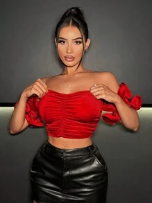 SHEIN SXY Top de hombros descubiertos fruncido ribete con fruncido ribete con fruncido fruncido crop de terciopelo - Rojo - Ver 4