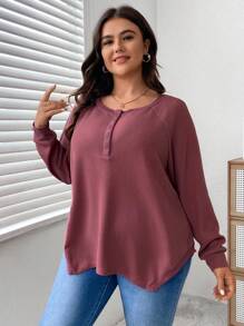 SHEIN LUNE Talla grande Camiseta con botón delantero de manga raglán - Rojo violeta - Ver 4
