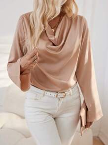 Aveloria 垂領喇叭袖緞面襯衫 - 杏色 - 查看 4