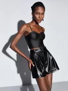 BizChic 素色吊帶上衣&褶皺PU皮革短褲 - 黑色 - 查看 1