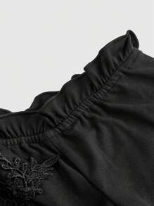 ROMWE Goth 一字肩貼花褶邊T恤 - 黑色 - 查看 4