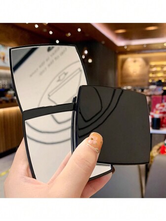 Espejo de maquillaje plegable de bolsillo, 1 pieza de espejo compacto cosmético de doble cara cuadrado liso, espejo de escritorio, espejo de viaje portátil para mujeres y niñas, regalo para mujeres, madres, esposas, hermanas, adolescentes, amigas, decoración del hogar, sala de estar, dormitorio, baño, artículos de viaje, boda, fiesta, cumpleaños, regalos para hombres, madres, padres, mejores amigos, maestros, Año Nuevo, accesorios, regalo divertido, maquillaje, barato, tocador, dormitorio, accesorios de maquillaje, espejo, espejo de tocador, mini espejo, espejo compacto, espejo pequeño, espejo de mano, barato, rellenos de calcetines, herramientas de maquillaje, cosas baratas, regalos