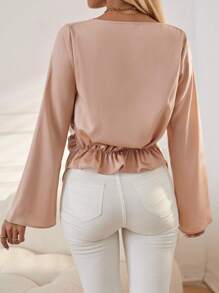 Aveloria 垂領喇叭袖緞面襯衫 - 杏色 - 查看 2