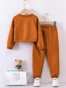 SHEIN 女小童卡通和字母圖案插肩袖衛衣和衛褲