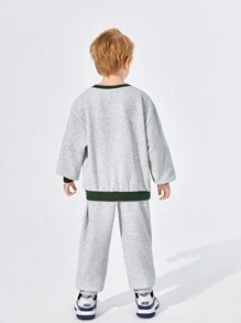 SHEIN Bộ 2 món cho bé trai tuổi teen, áo nỉ cổ tròn in họa tiết và quần nỉ màu trơn, chất liệu dày dặn. - Xám - Xem 3