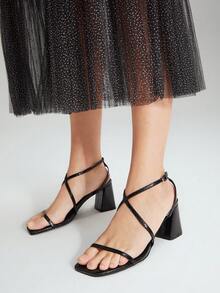 MOTF PREMIUM STRAPPY HEELED SANDALS - Black - View 2