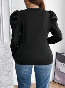 Flirla 大碼羊腿袖紐扣細節T恤 - 黑色 - 查看 2