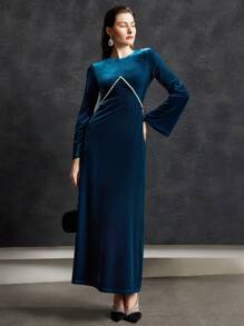 MOTF PREMIUM BACKLESS VELVET PEARL DRESS - Blue - View 4