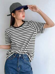 DAZY Striped Print Tee