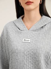 Mulvari Capucha con parche de letra de hombros caídos