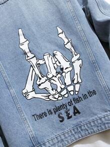 Manfinity EMRG 男士骷髏手和字母圖案牛仔夾克不帶T恤 - 淺色水洗藍 - 查看 6