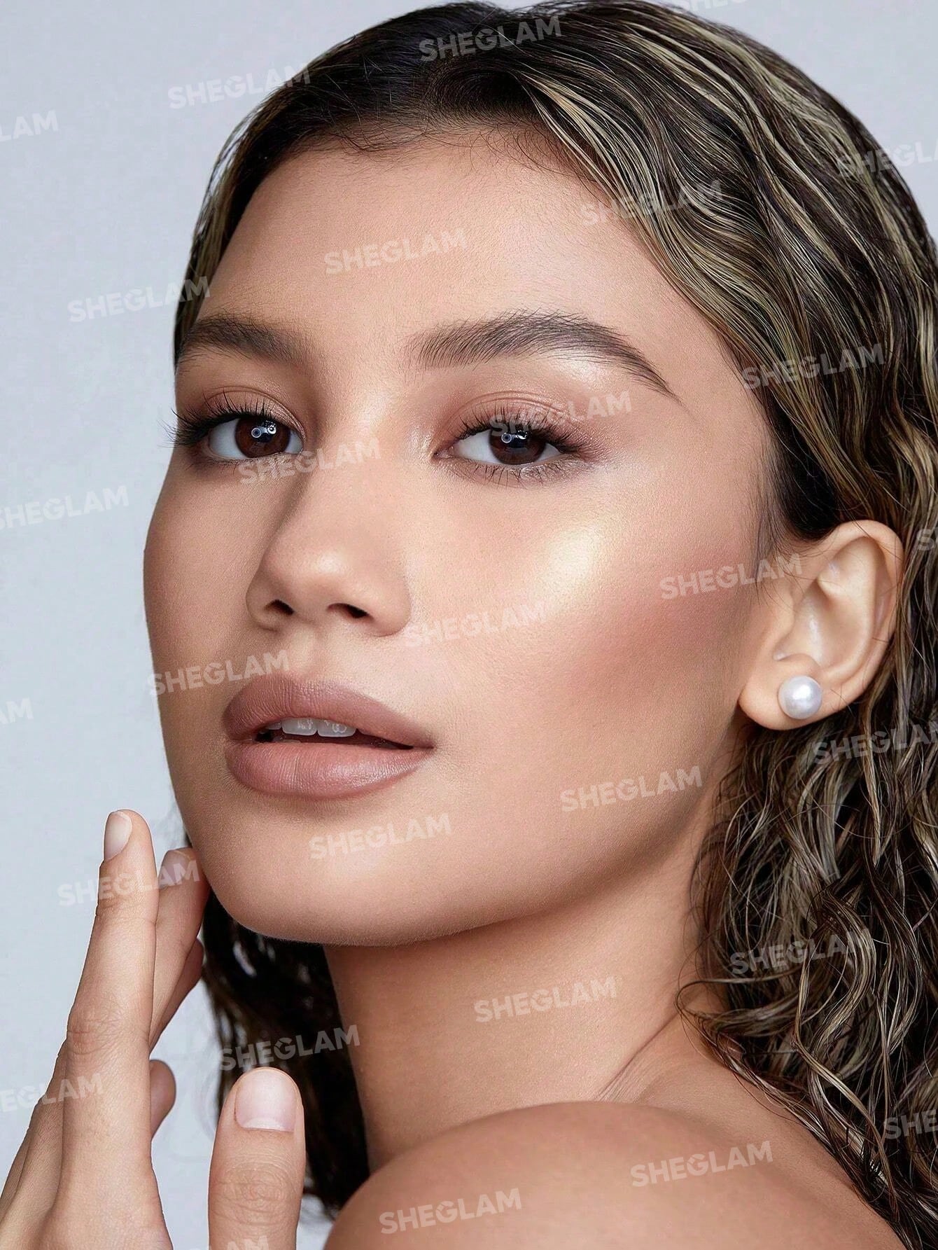 SHEGLAM قلم مكياج Snatch 'N' Glow Stick-Tea Cake C...