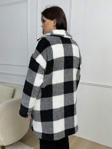 SHEIN CURVE+ Hơn Họa tiết kẻ sọc trâu Thả vai Áo khoác Teddy - màu đen - Xem 2