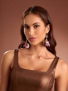 SHEIN Belle 1雙復古花朵形狀懸垂耳環 - 淺粉色 - 查看 3