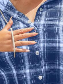 SHEIN CURVE+ 大碼格紋印花落肩袖抽繩連帽襯衫 - 藏蓝色 - 查看 3