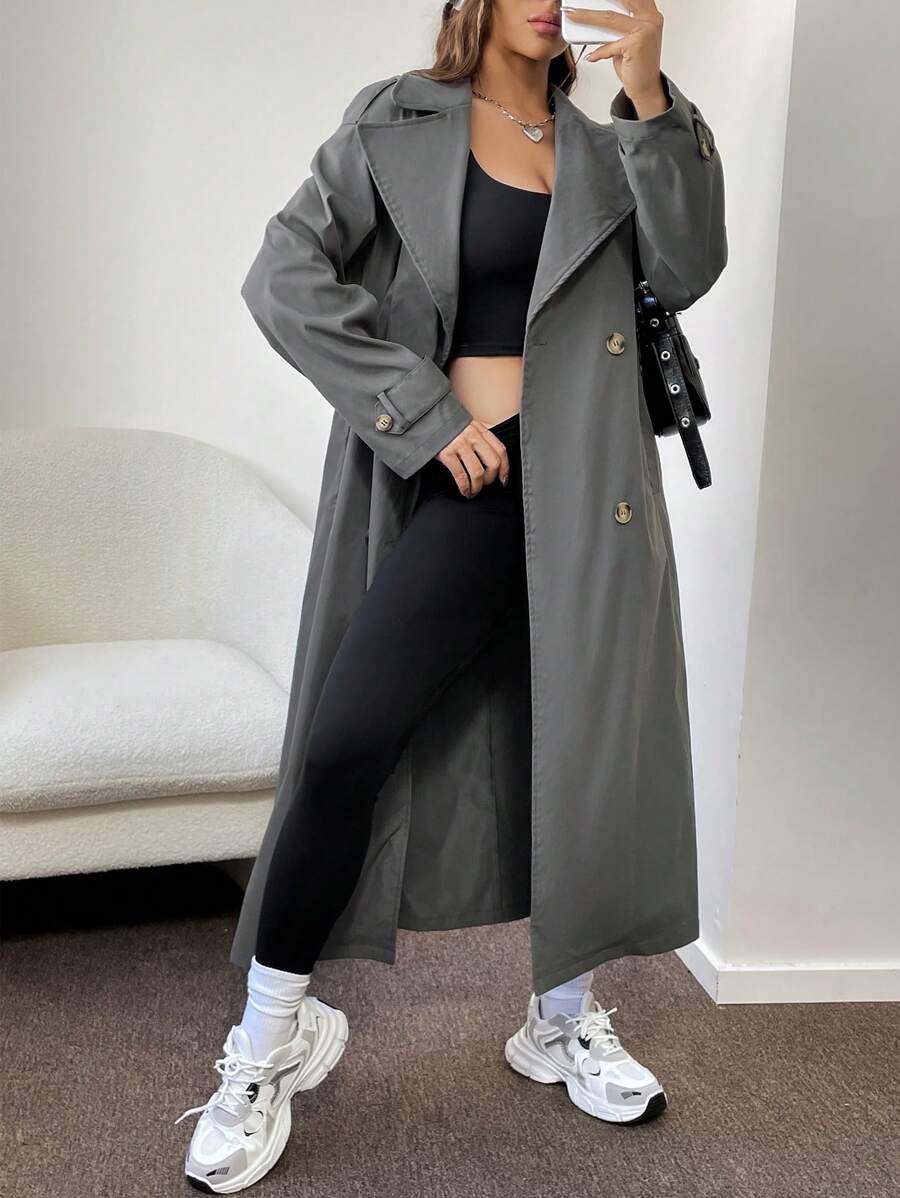 SHEIN x Carly Lawrence SHEIN EZwear 西裝領雙排釦腰帶風衣外套 - 深灰色 - 查看 1