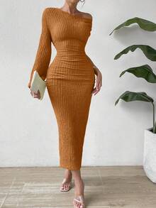 Allurite 素色不對稱領緊身洋裝 - 棕色 - 查看 4