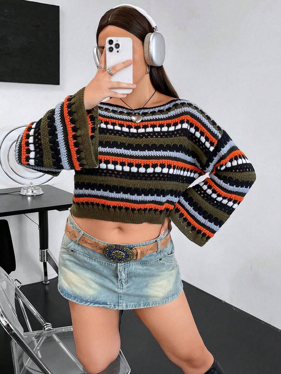 Flirla Áo len crop tay trễ họa tiết hình học Plus, thích hợp cho mùa thu đông. - Nhiều màu - Xem 1